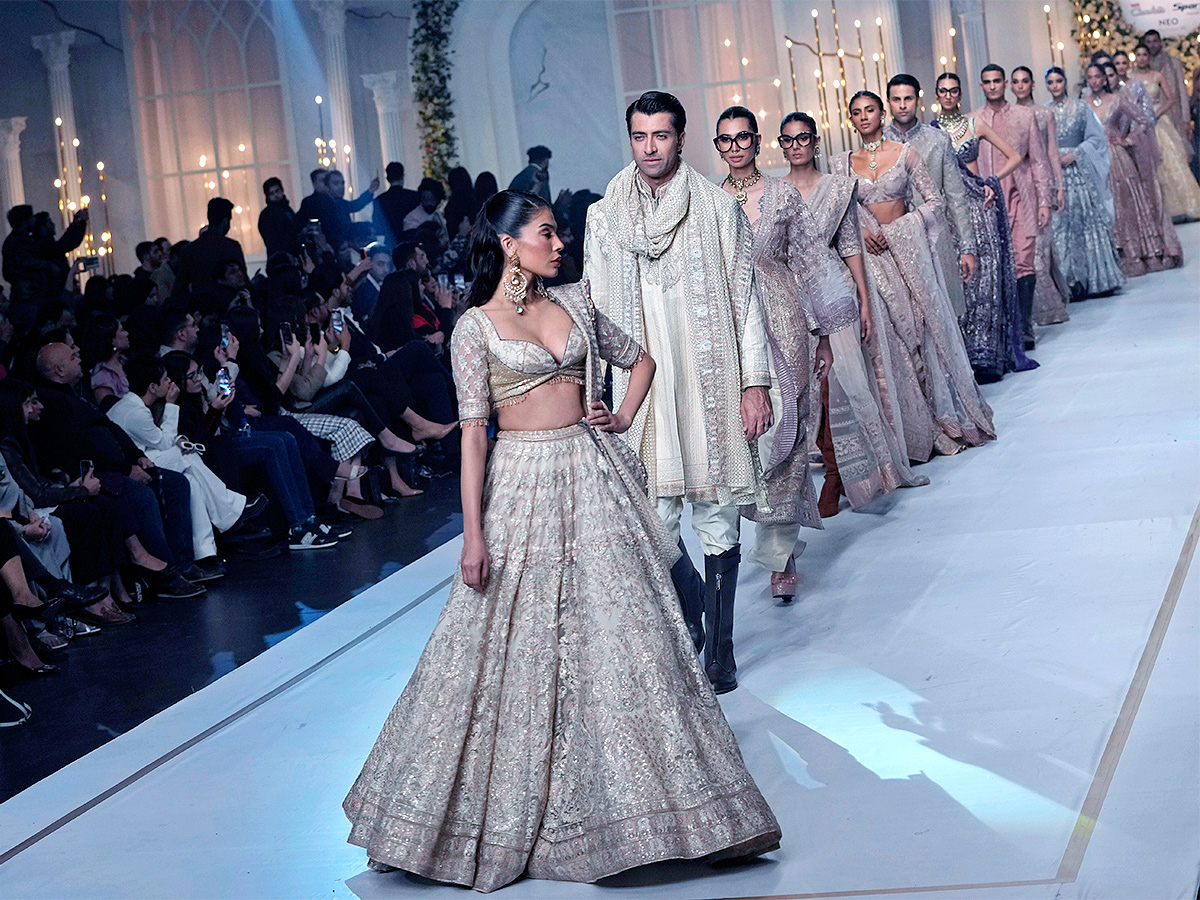 fashion_20show_20of_20Bridal_20Couture_20Week_20in_20Lahore_20photos-37.jpg 34
