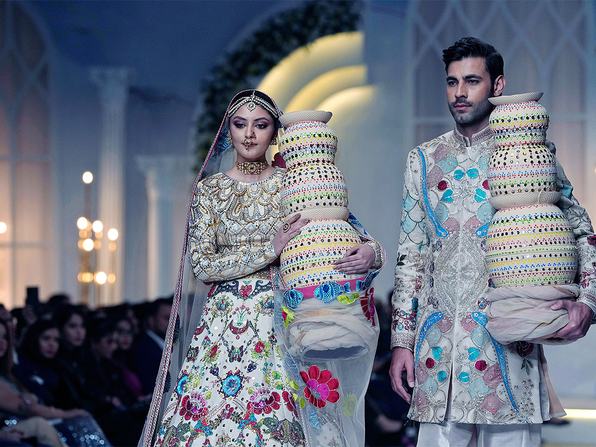 fashion_20show_20of_20Bridal_20Couture_20Week_20in_20Lahore_20photos-39.jpg 36