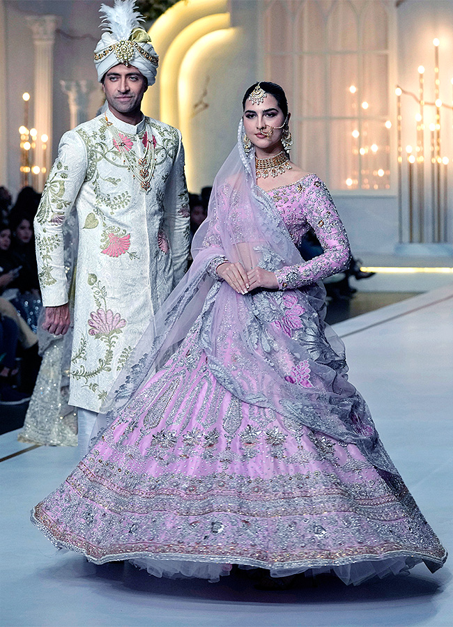 fashion_20show_20of_20Bridal_20Couture_20Week_20in_20Lahore_20photos-40.jpg 37