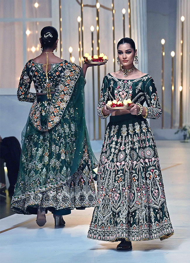 fashion_20show_20of_20Bridal_20Couture_20Week_20in_20Lahore_20photos-41.jpg 38