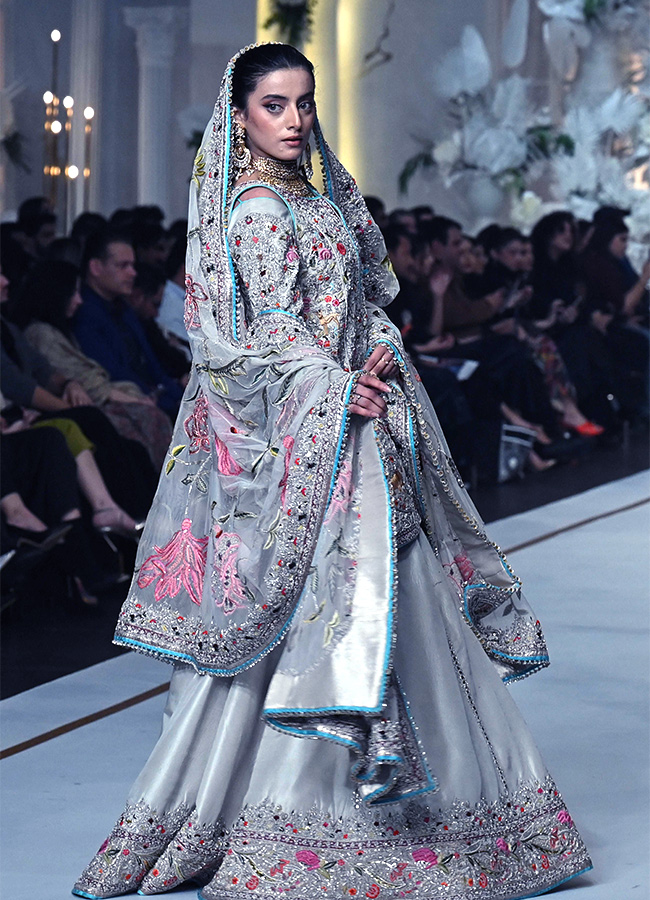 fashion_20show_20of_20Bridal_20Couture_20Week_20in_20Lahore_20photos-43.jpg 40