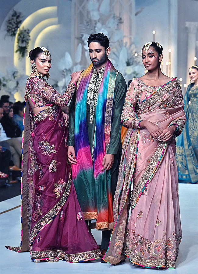 fashion_20show_20of_20Bridal_20Couture_20Week_20in_20Lahore_20photos-6.jpg 6