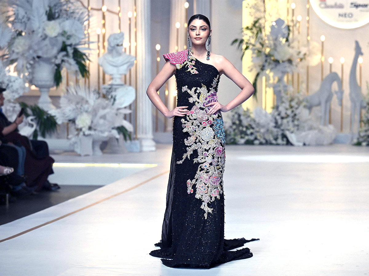fashion_20show_20of_20Bridal_20Couture_20Week_20in_20Lahore_20photos-7.jpg 7
