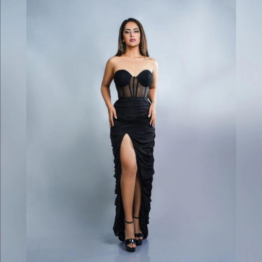 Avika-black-dress.jpg 2