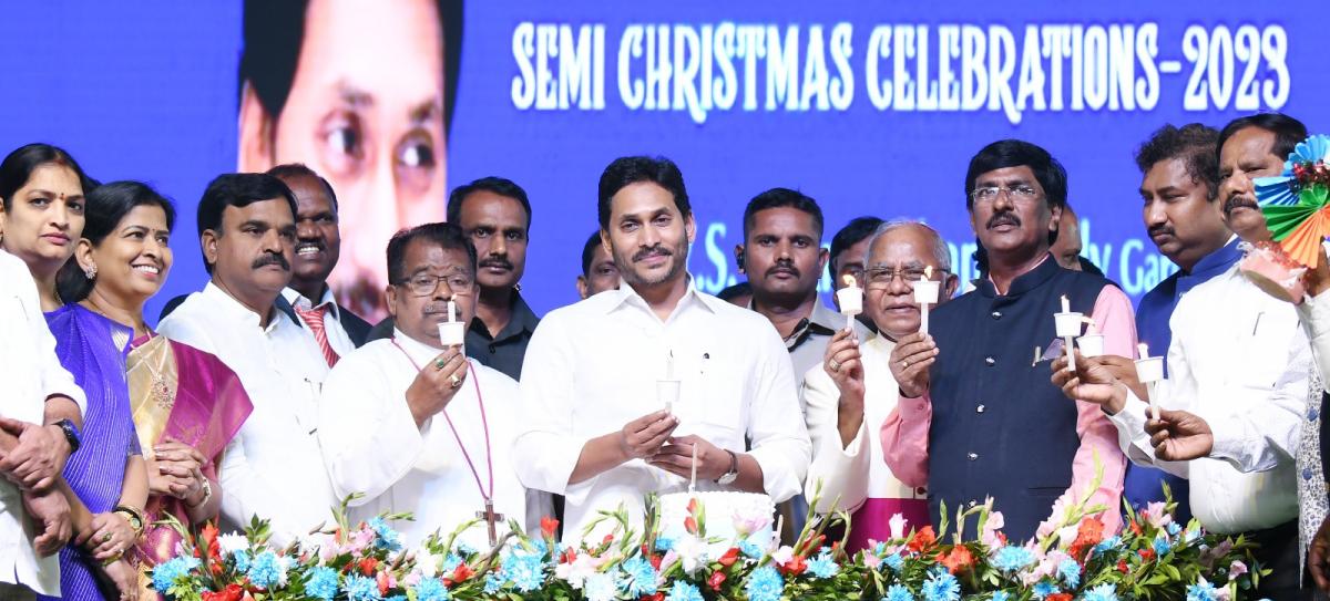Semi-Christmas-11.jpeg 12