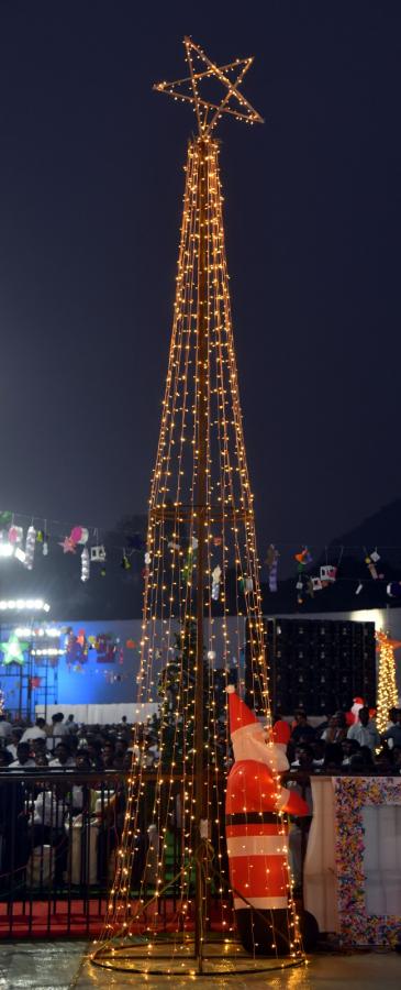 Semi-Christmas-20.jpeg 21