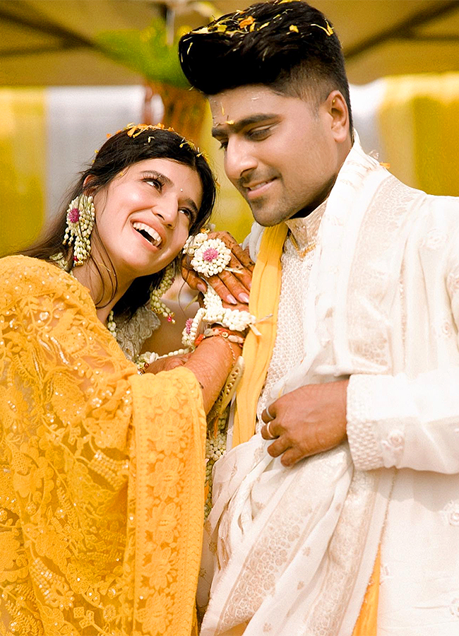 Telugu_20actress_20Chitra_20Shukla_20Engagement_20Pics-12.jpg 13