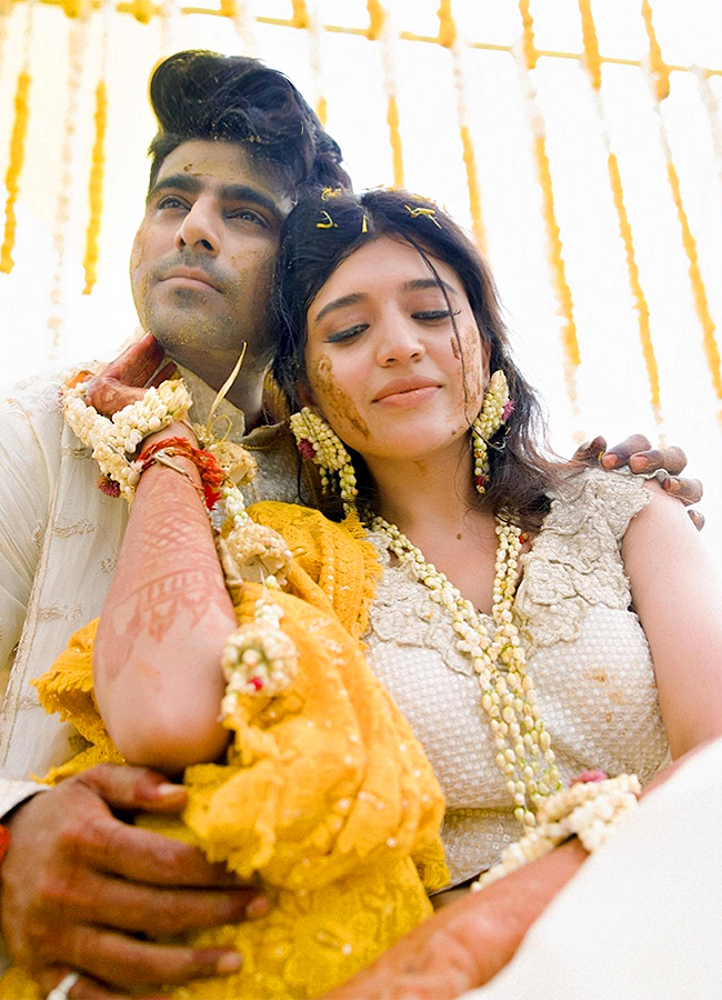 Telugu_20actress_20Chitra_20Shukla_20Engagement_20Pics-14.jpg 15