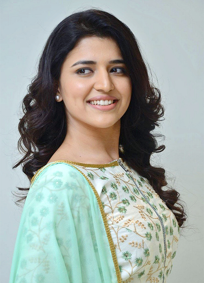 Telugu_20actress_20Chitra_20Shukla_20Engagement_20Pics-19.jpg 19