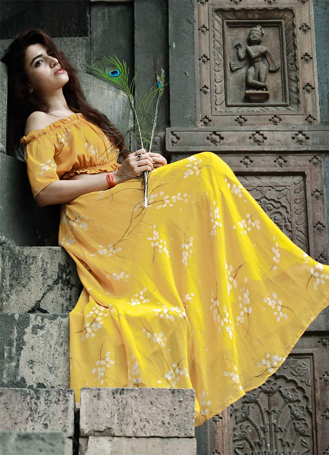 Telugu_20actress_20Chitra_20Shukla_20Engagement_20Pics-22.jpg 22