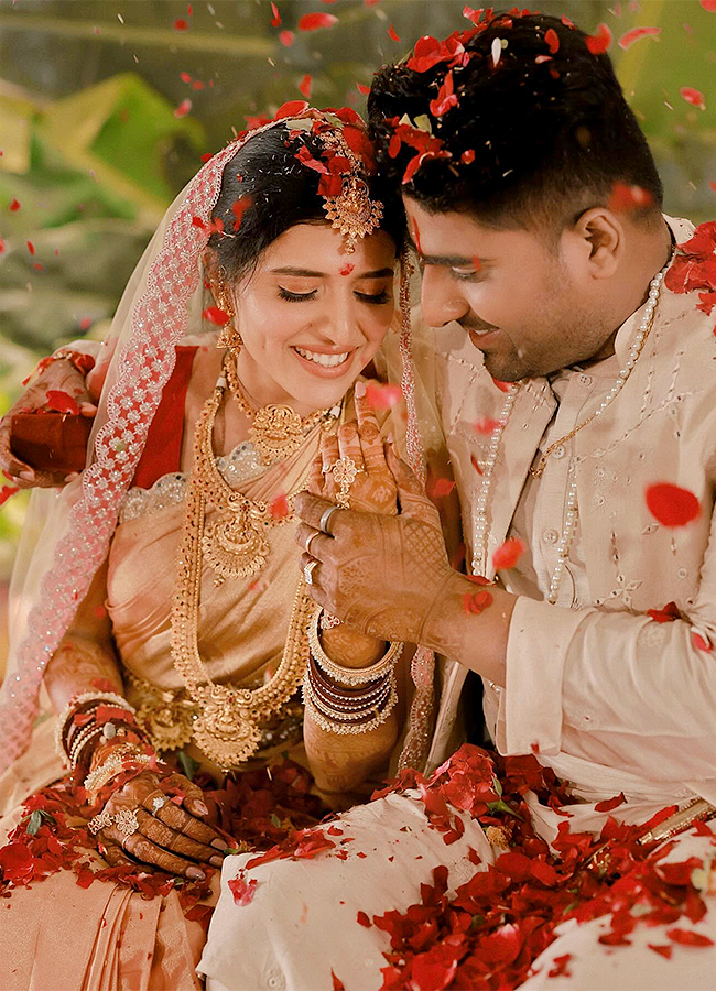 Telugu_20actress_20Chitra_20Shukla_20Engagement_20Pics-9.jpg 10