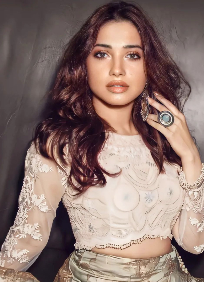 3.Thamannaah-Bhatia.jpg 5