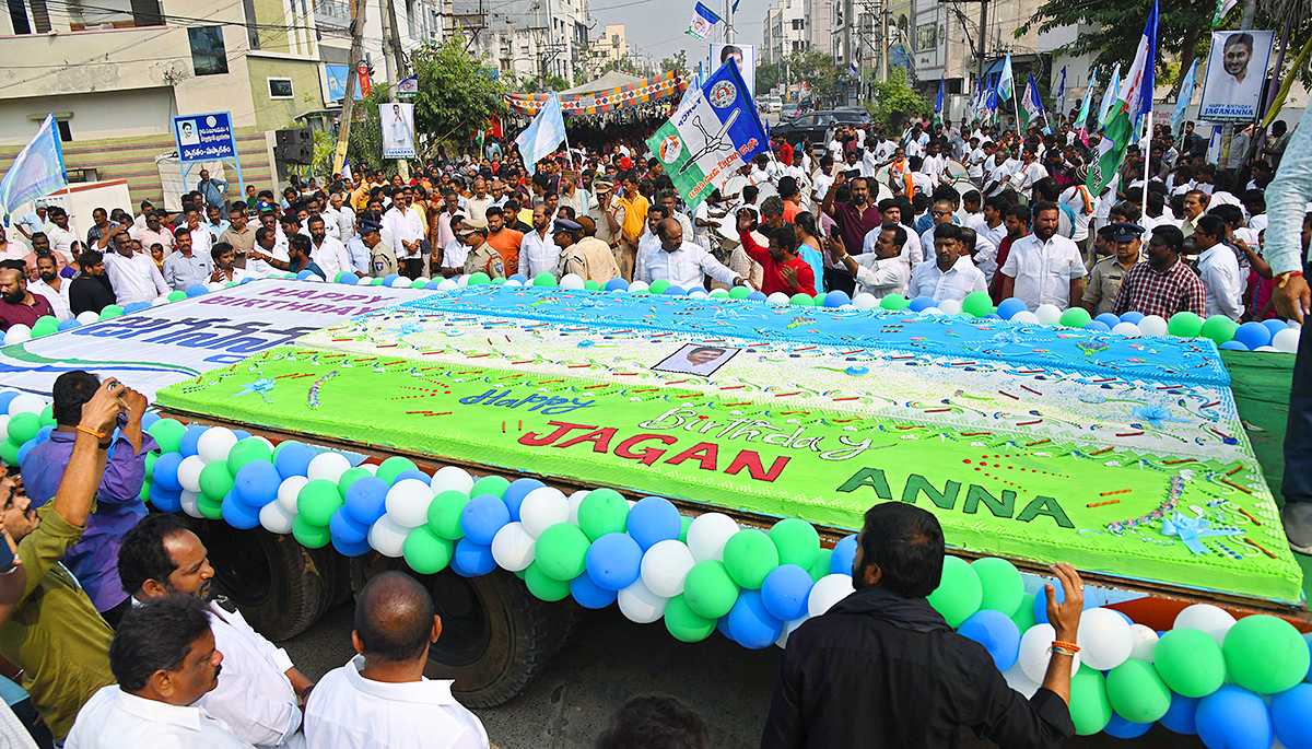 CM_20Jagan_20Birthday_20Celebrations_20600_20KG_20Huge_20Birthday_20Cake-5.jpg 5