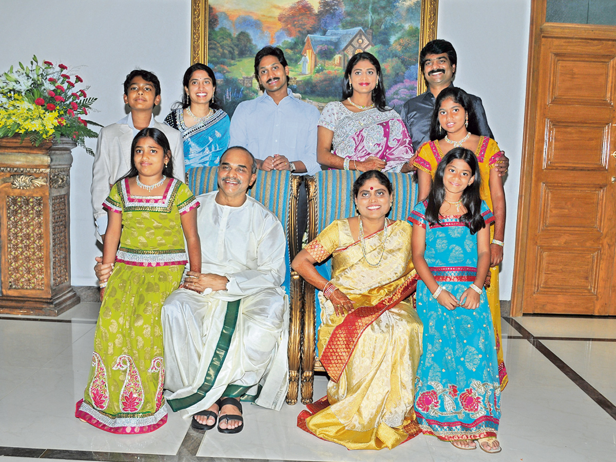 ys_20jagan_20rare_20and_20unseen_20photos_20-11.jpg 11