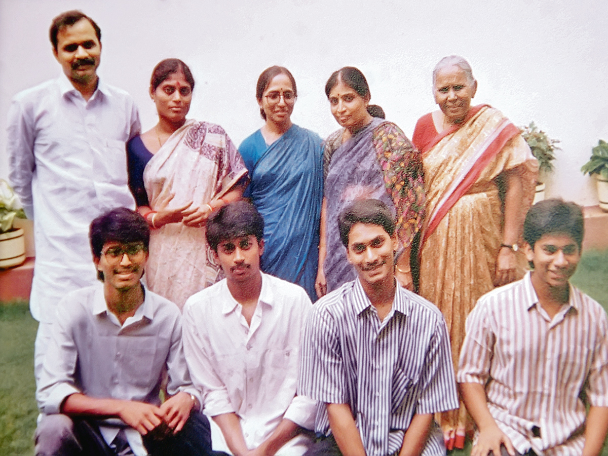 ys_20jagan_20rare_20and_20unseen_20photos_20-5.jpg 5