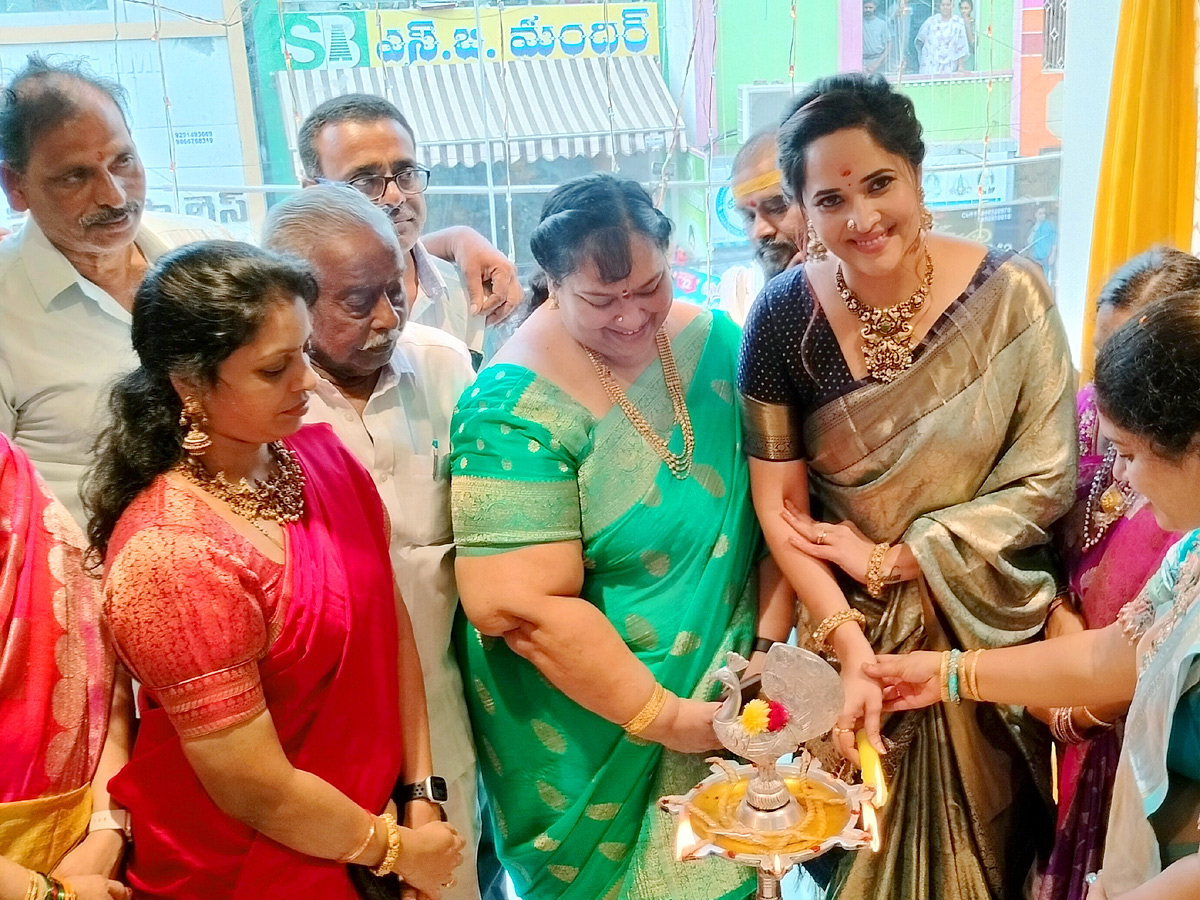 Anchor_20Anasuya_20Launched_20Shopping_20Mall_20At_20Tirupati_20Photos_9.jpg 10