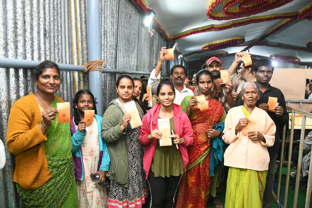 Tickets_20For_20Vaikunta_20Dwara_20Darshan_20At_20Tirumala_20Photos-2.jpg 2