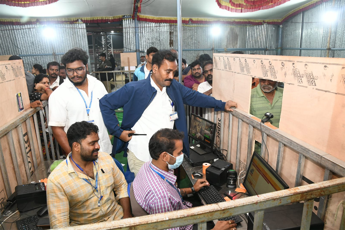 Tickets_20For_20Vaikunta_20Dwara_20Darshan_20At_20Tirumala_20Photos-3.jpg 3