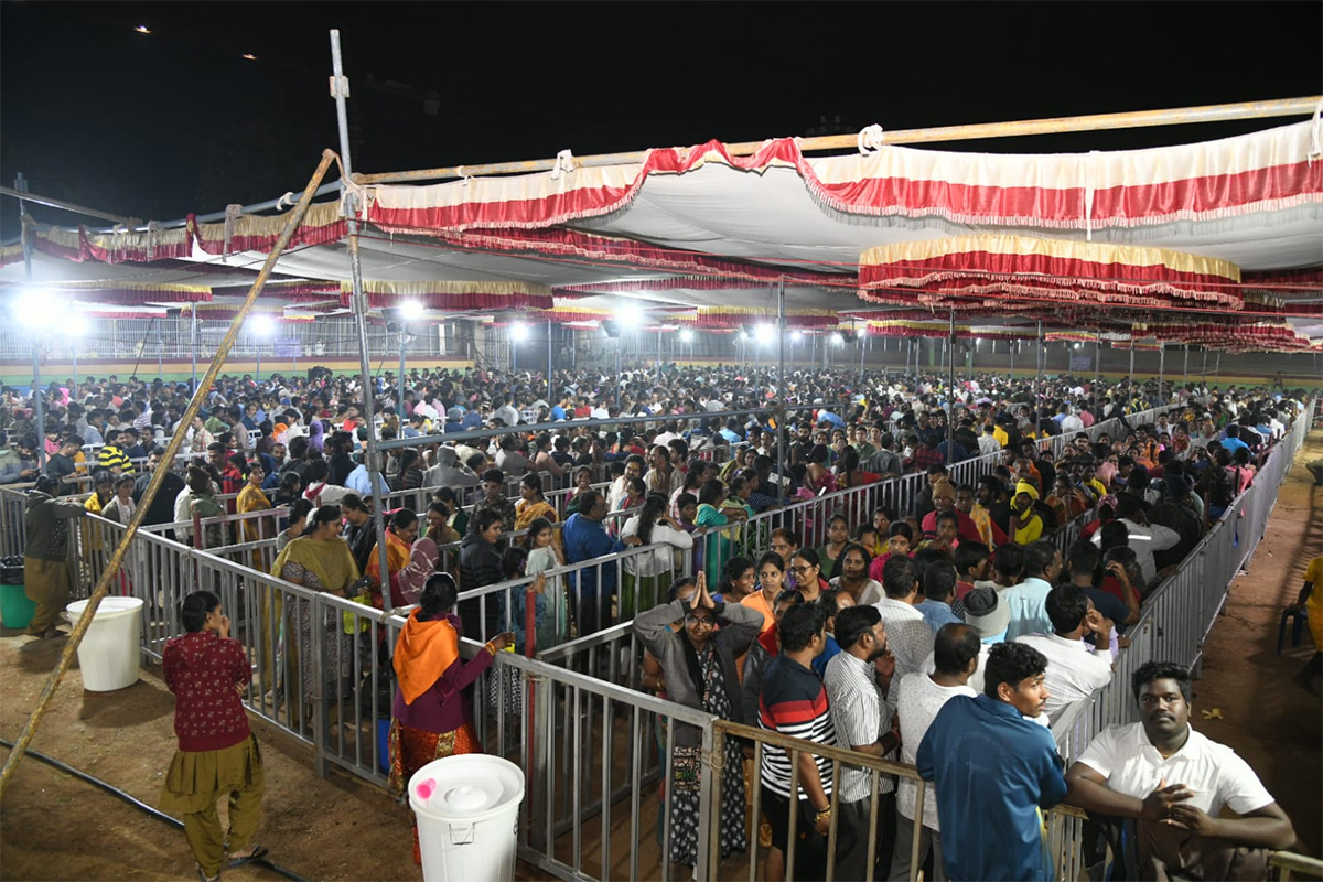 Tickets_20For_20Vaikunta_20Dwara_20Darshan_20At_20Tirumala_20Photos-6.jpg 6