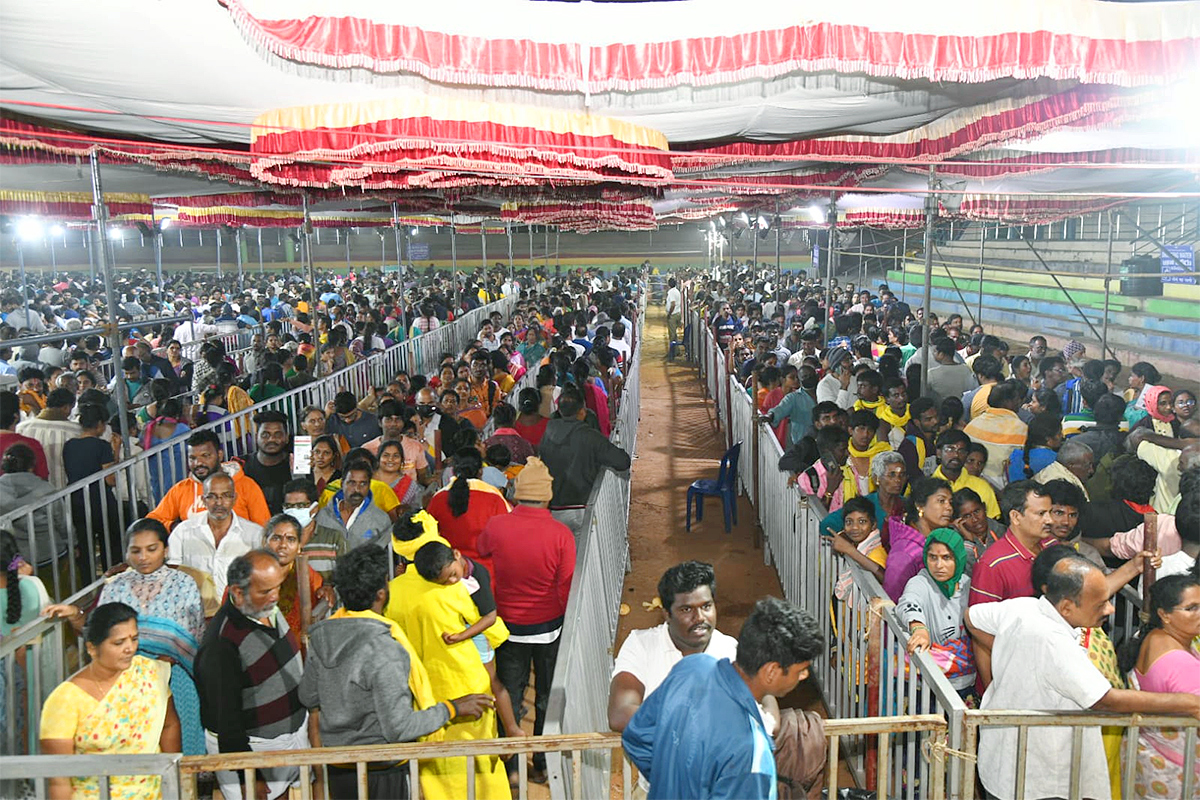 Tickets_20For_20Vaikunta_20Dwara_20Darshan_20At_20Tirumala_20Photos-7.jpg 7