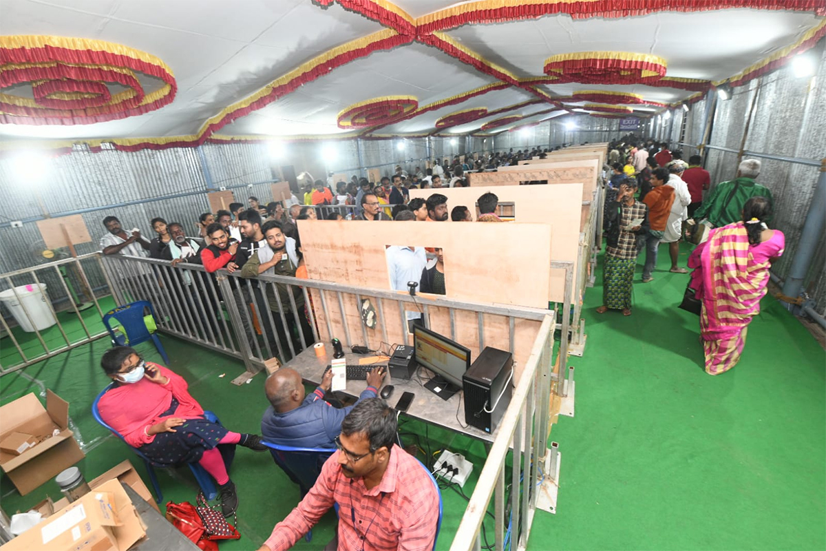 Tickets_20For_20Vaikunta_20Dwara_20Darshan_20At_20Tirumala_20Photos-9.jpg 9