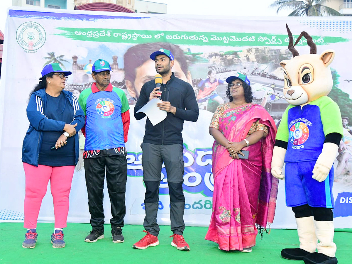 Adudam_20Andhra_20marathon_20run_20at_20visakhapatnam-1.jpg 1