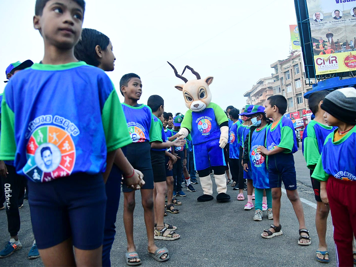 Adudam_20Andhra_20marathon_20run_20at_20visakhapatnam-5.jpg 5