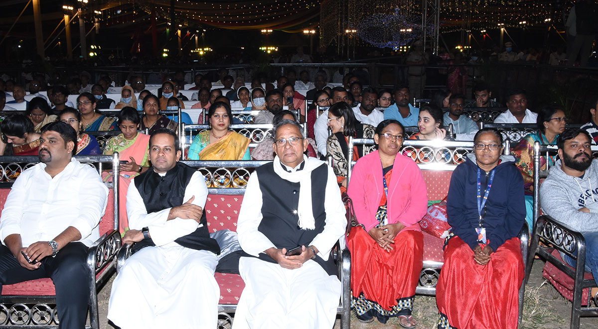 CM_20Revanth_20Reddy_20Christmas_20Celebrations_20at_20LB_20Stadium-10.jpg 9