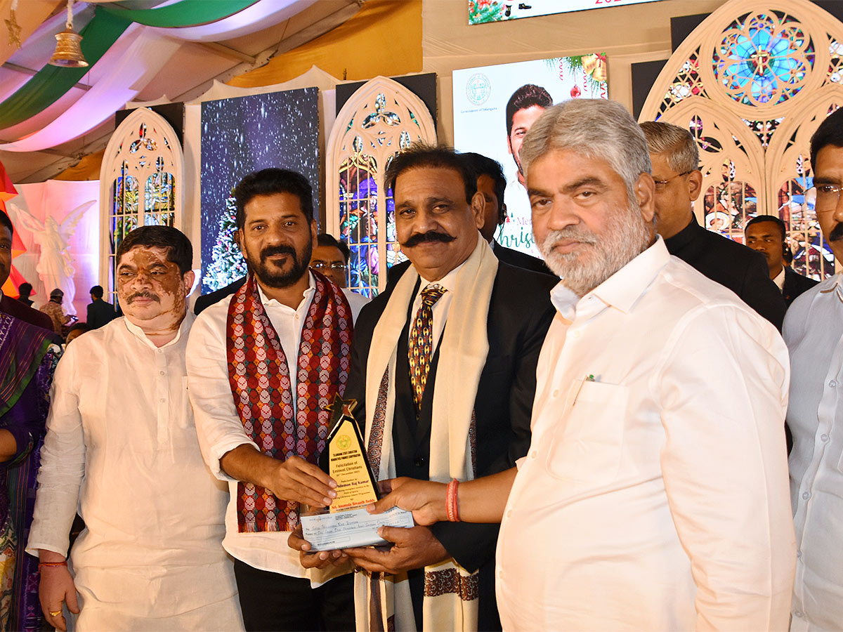 CM_20Revanth_20Reddy_20Christmas_20Celebrations_20at_20LB_20Stadium-11.jpg 10