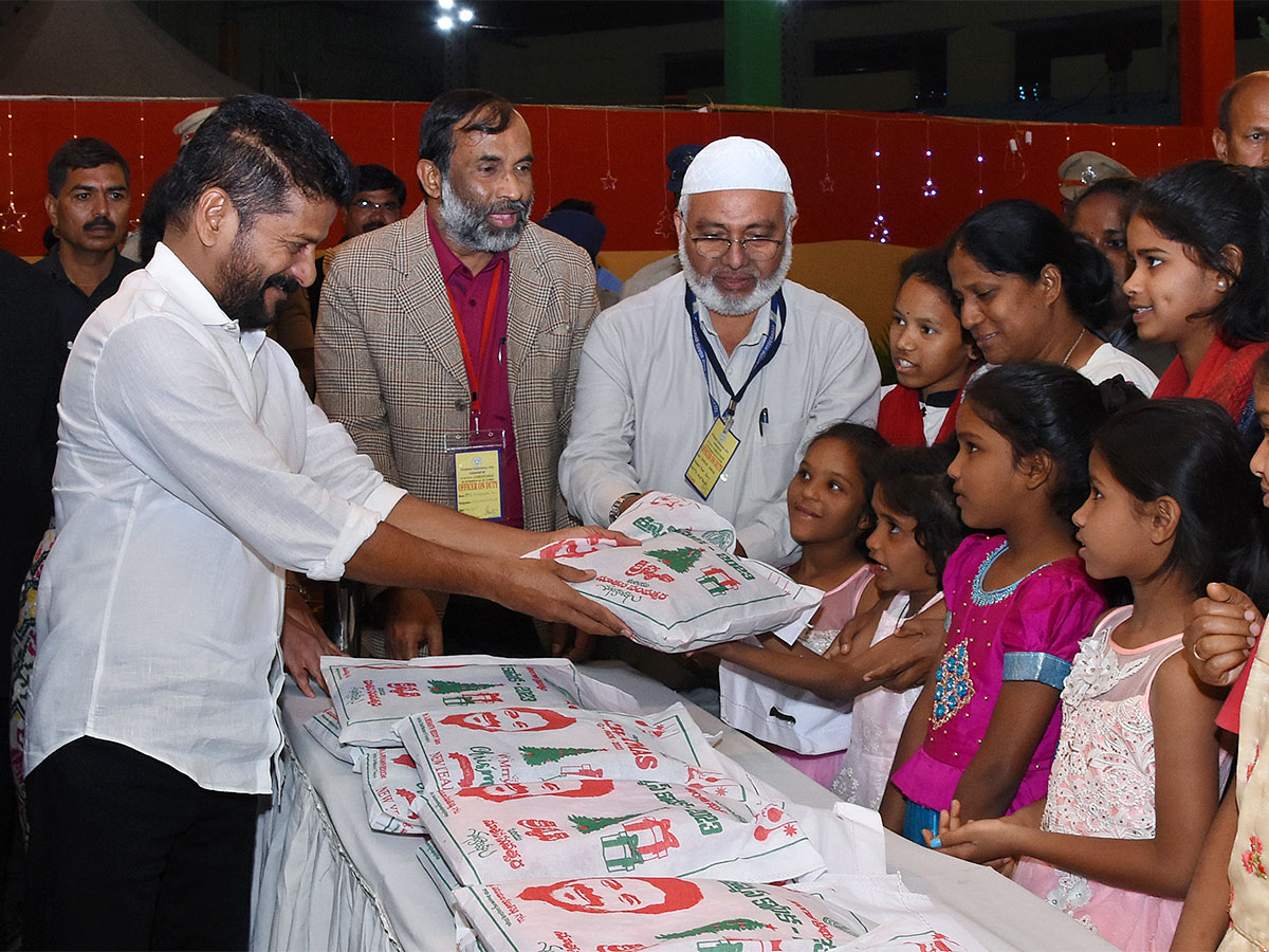CM_20Revanth_20Reddy_20Christmas_20Celebrations_20at_20LB_20Stadium-13.jpg 12