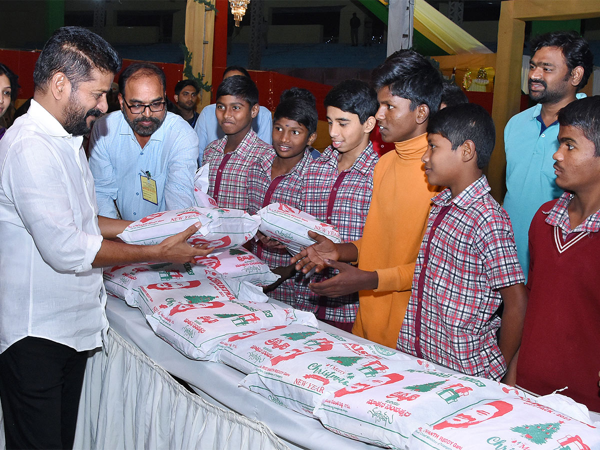 CM_20Revanth_20Reddy_20Christmas_20Celebrations_20at_20LB_20Stadium-16.jpg 15