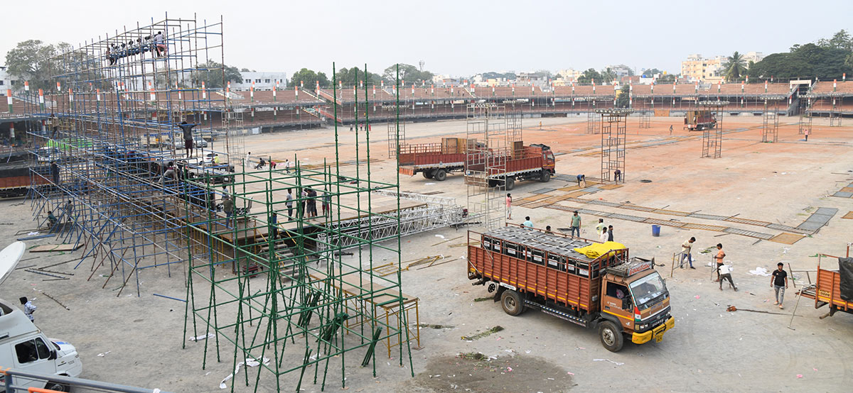 Vijaywada_20for_20VYOOHAM_20pre_20release_20event-12.jpg 8