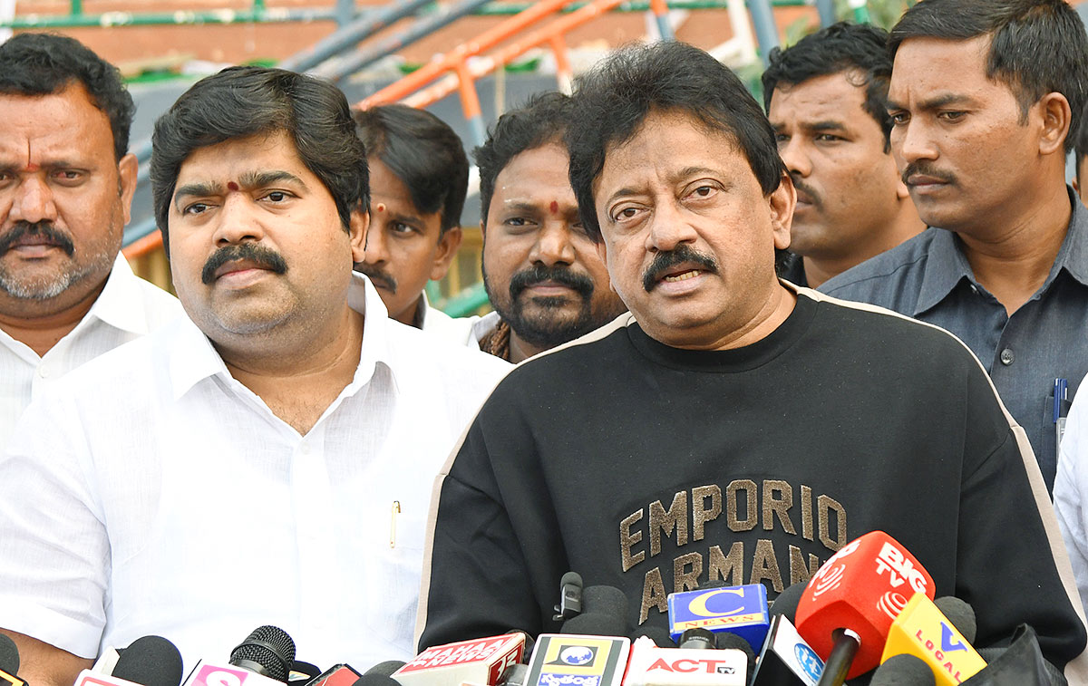 Vijaywada_20for_20VYOOHAM_20pre_20release_20event-2.jpg 2
