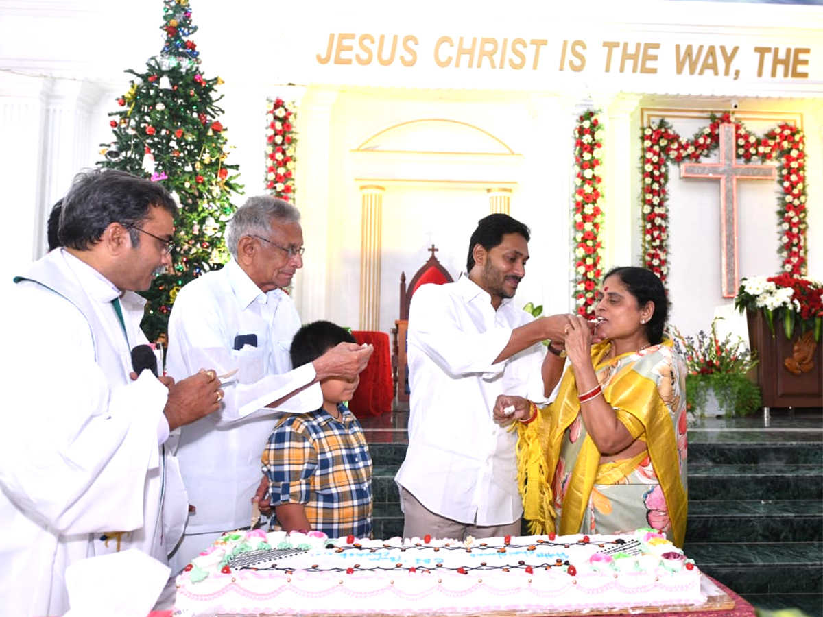 CM_20Jagan_20Participated_20In_20Christmas_20Celebrations_20With_20Family_20Members-1.jpg 1
