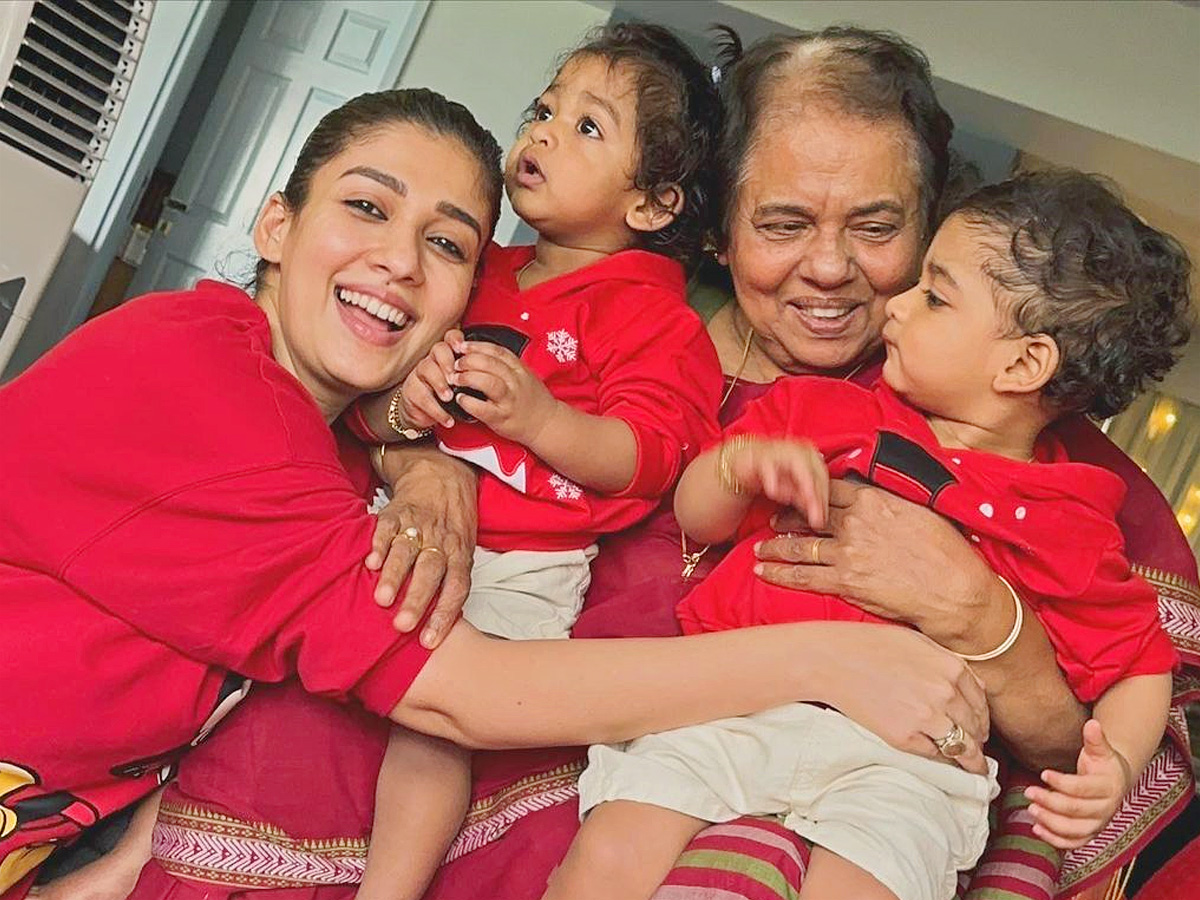 Nayanthara_20and_20Vignesh_20Shivan_20celebrate_20Christmas_20with_20their_20twins_20PHotos_3.jpg 3