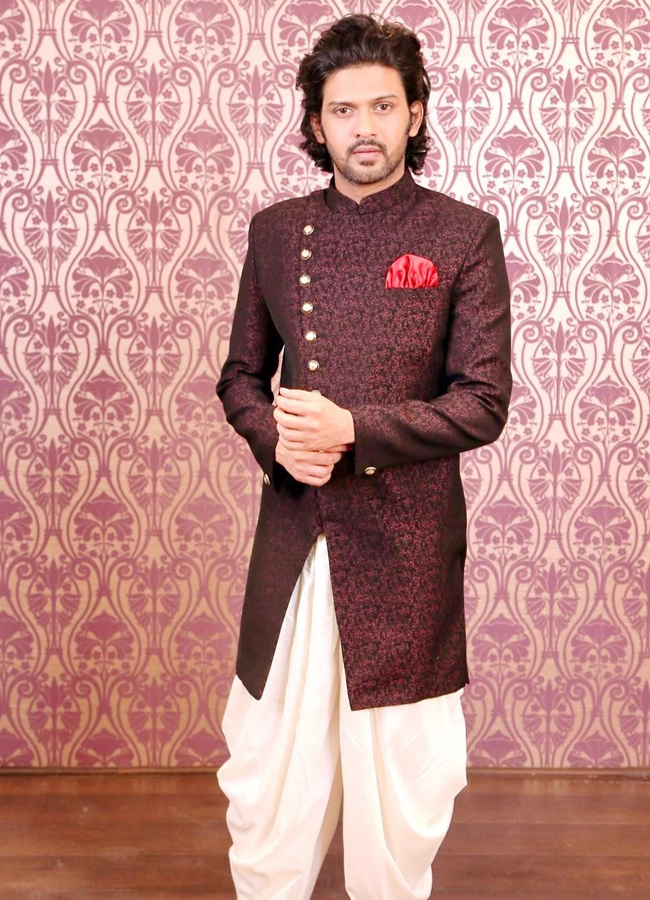 13.Naveen-Polishetty-Treditional.jpg 18