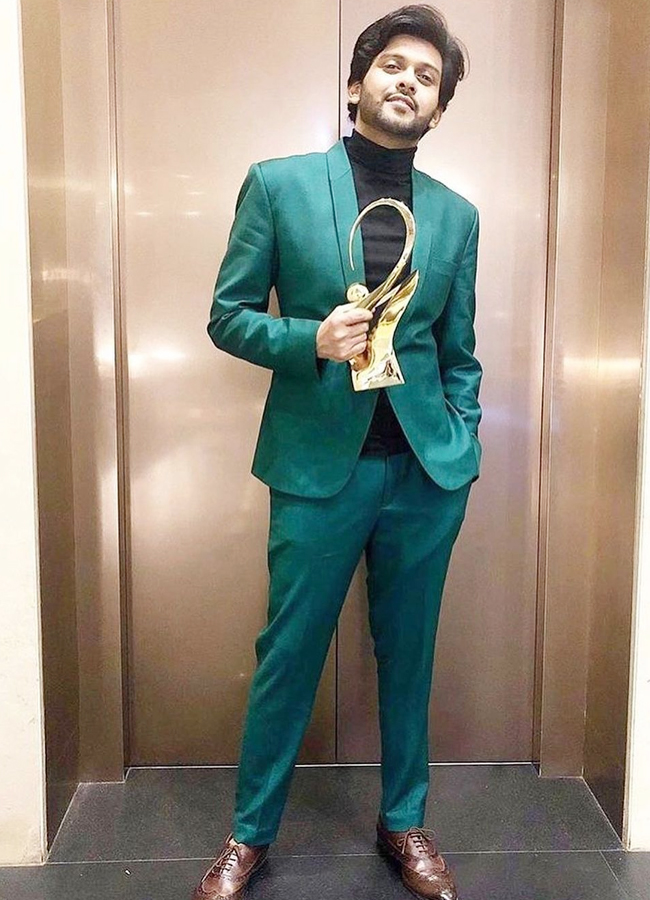 18.Naveen-Polishetty-Zee-Awards.jpg 23