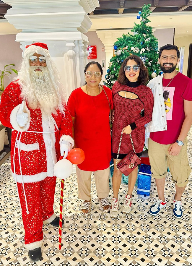 Amala-Paul-Christmas-Celebrations.jpg 18