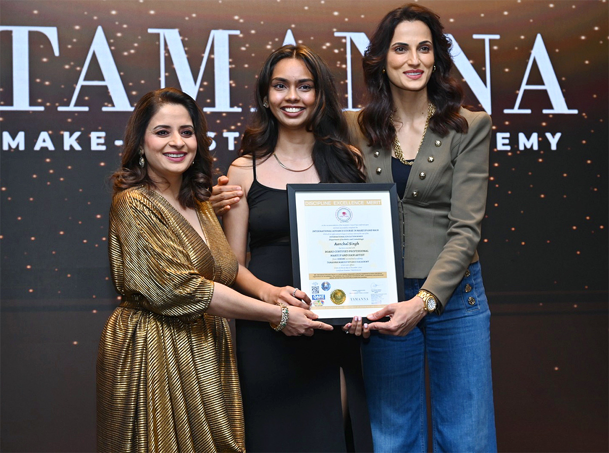 Grand_20Tamannaah_20Makeup_20Academy_20Convocation_20Pics-10.jpg 10