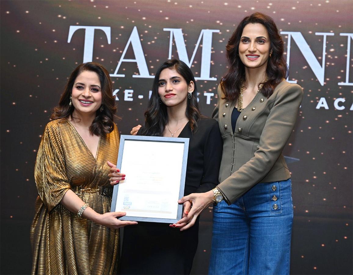Grand_20Tamannaah_20Makeup_20Academy_20Convocation_20Pics-12.jpg 12