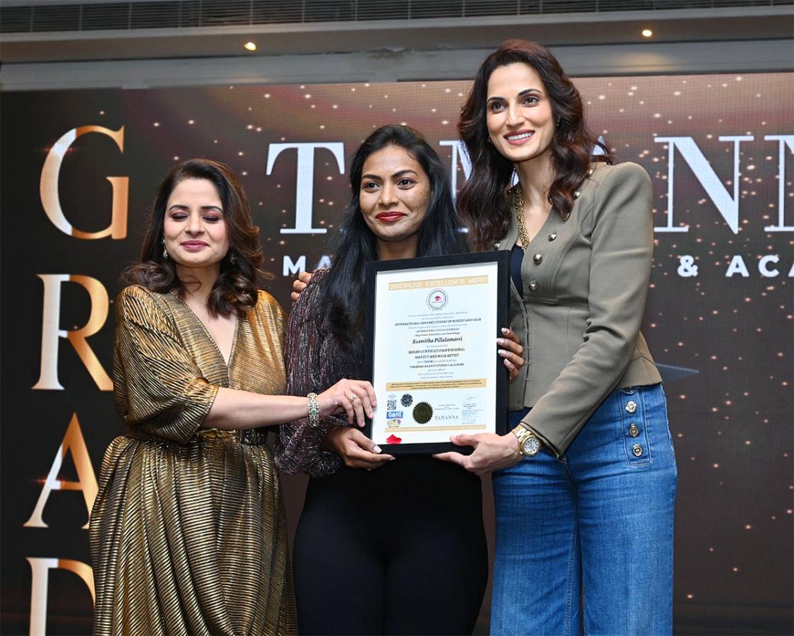 Grand_20Tamannaah_20Makeup_20Academy_20Convocation_20Pics-15.jpg 15