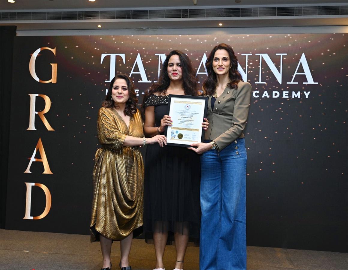 Grand_20Tamannaah_20Makeup_20Academy_20Convocation_20Pics-21.jpg 20