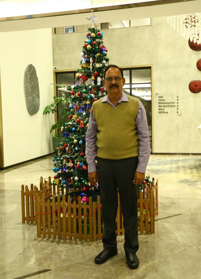 Live_20Music_20Band_20Entertains_20Christmas_20Celebrations-15.jpg 15