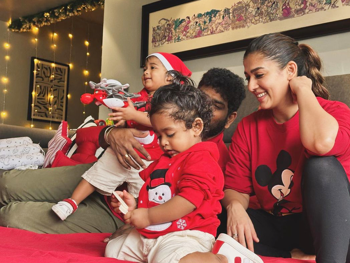 Nayantara-Red-Dress-Family.jpg 7