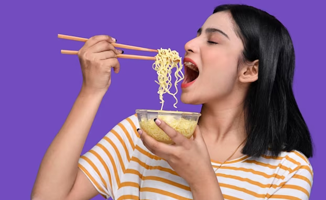 eating_20noodles_eating.jpg