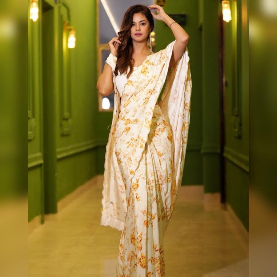MeeraChopra-04.jpg 4