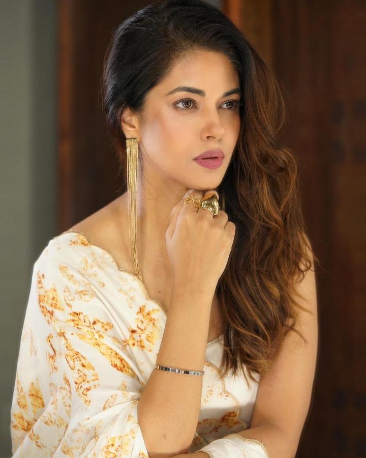 MeeraChopra-06.jpg 9