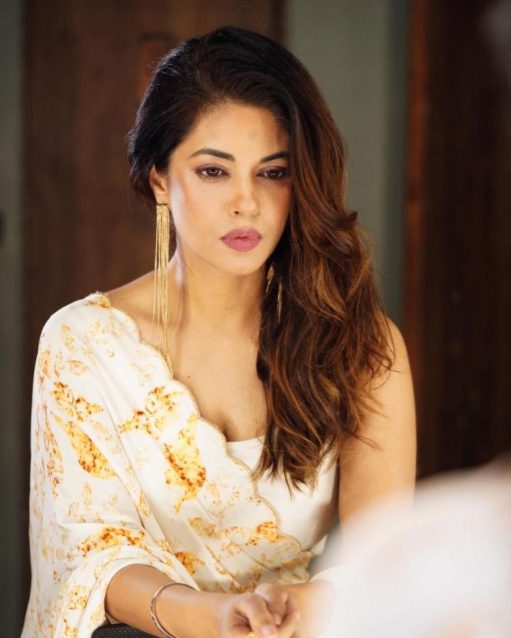 MeeraChopra-07.jpg 6