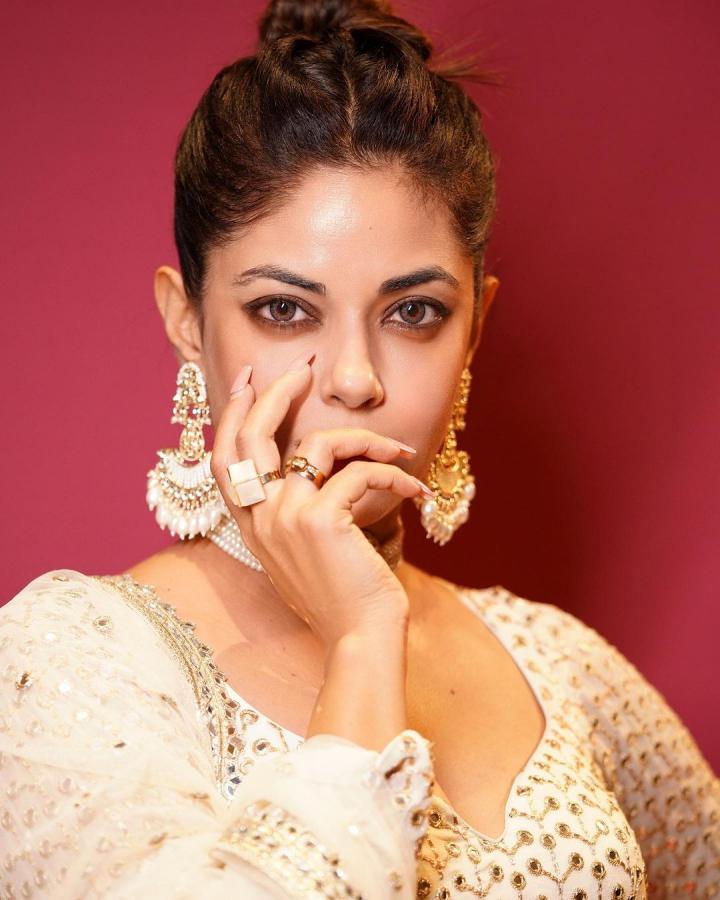 MeeraChopra-13.jpg 13