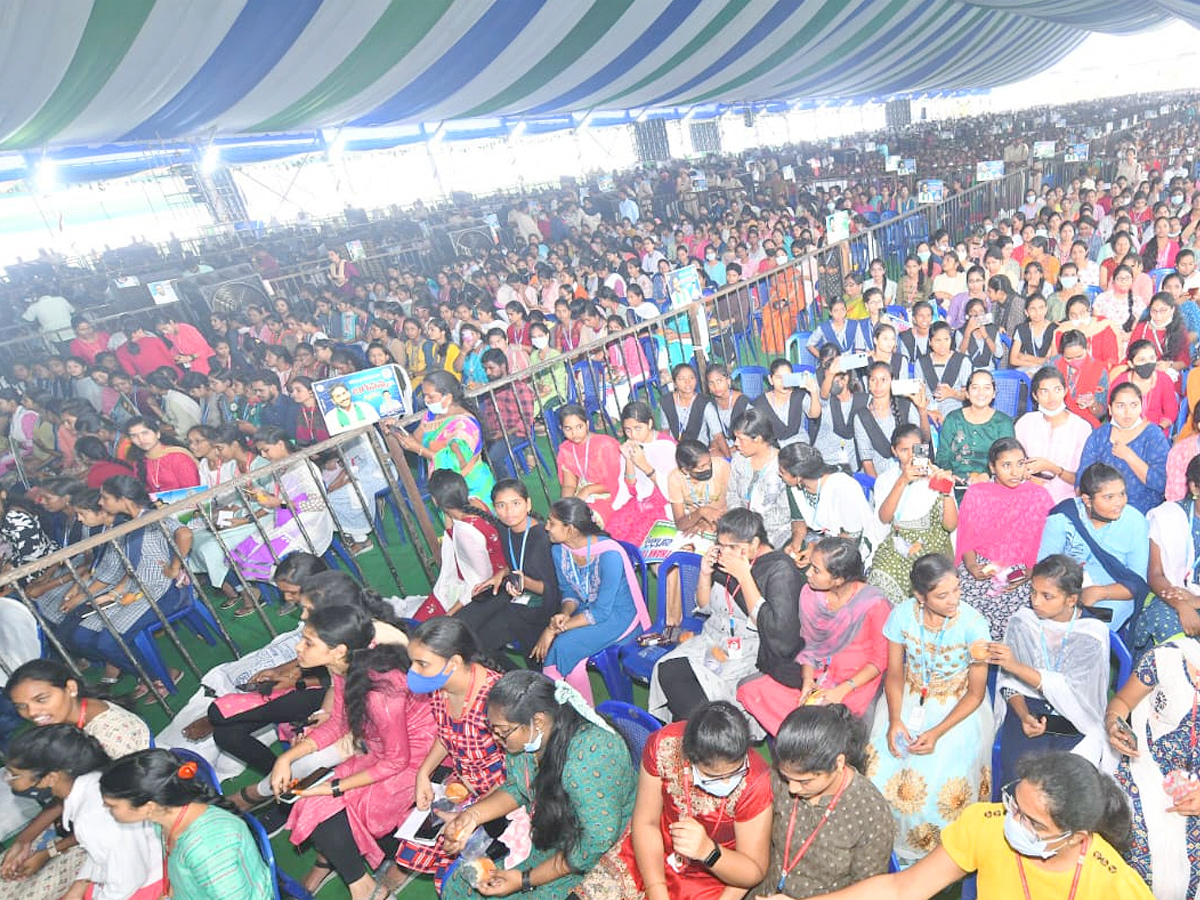 AP_20CM_20YS_20Jagan_20Public_20Meeting_20at_20Bhimavaram_20Photos_15.jpg 14